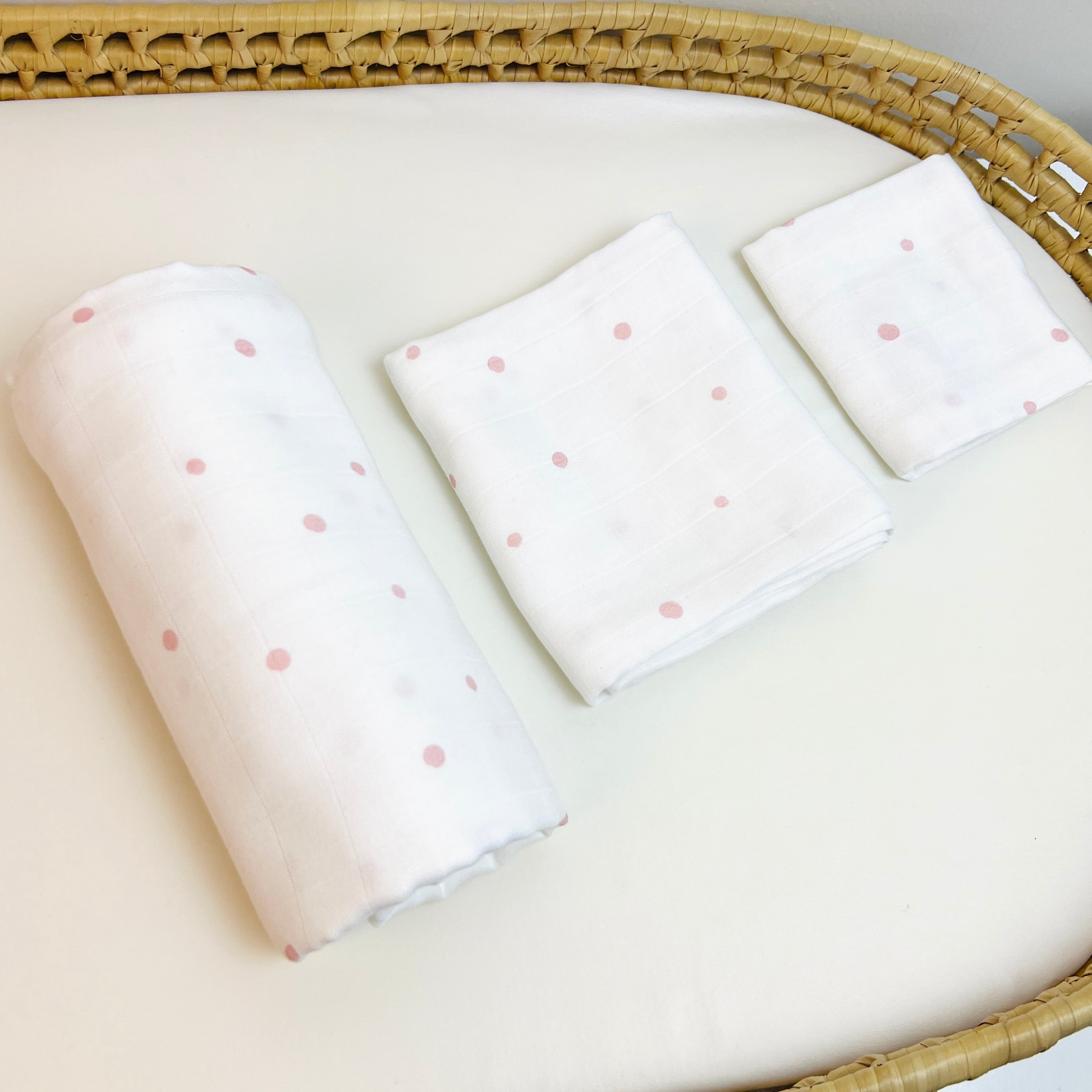 Trio Poá Rosa (1 Fraldão + 1 Fralda + 1 Fraldinha)